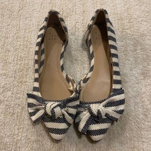 Pointy toe ballet flats, worn once!Great condition